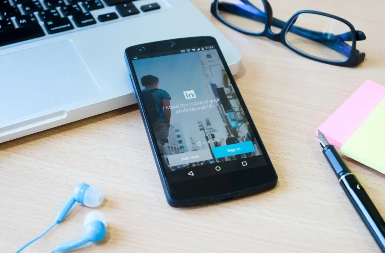 Scopri di più sull'articolo Come funziona LinkedIn? Guida al social del lavoro